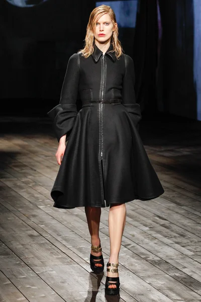 Look 32